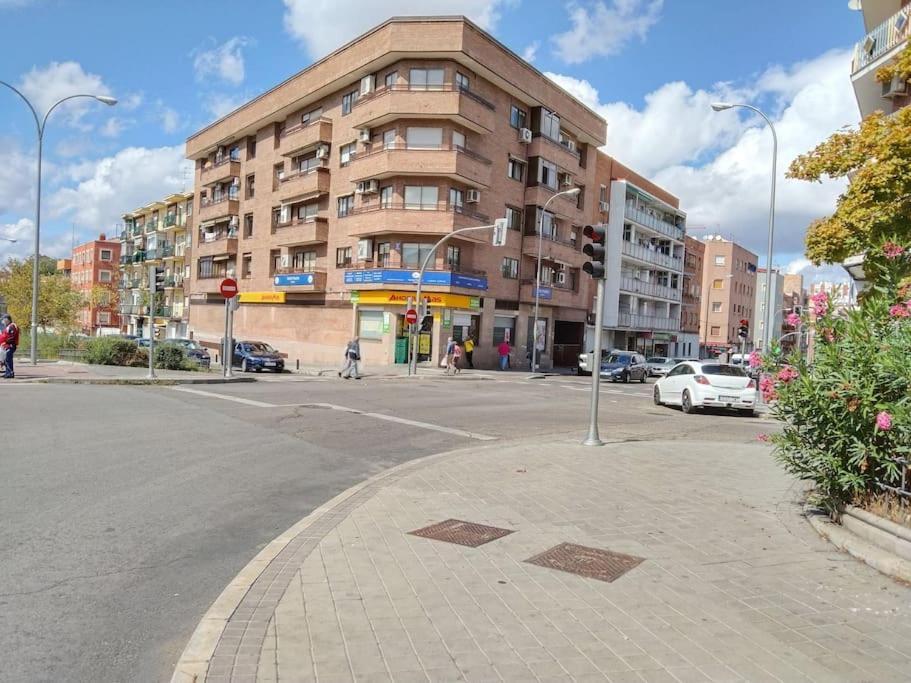 Habitaciones Individuales En Apartamento Madrid Exterior photo