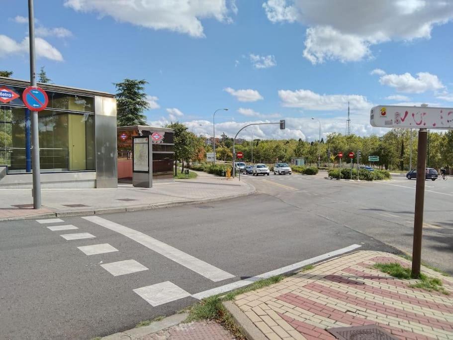 Habitaciones Individuales En Apartamento Madrid Exterior photo