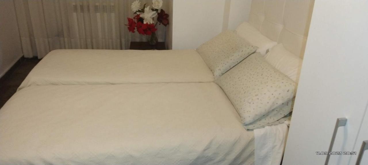 Habitaciones Individuales En Apartamento Madrid Exterior photo