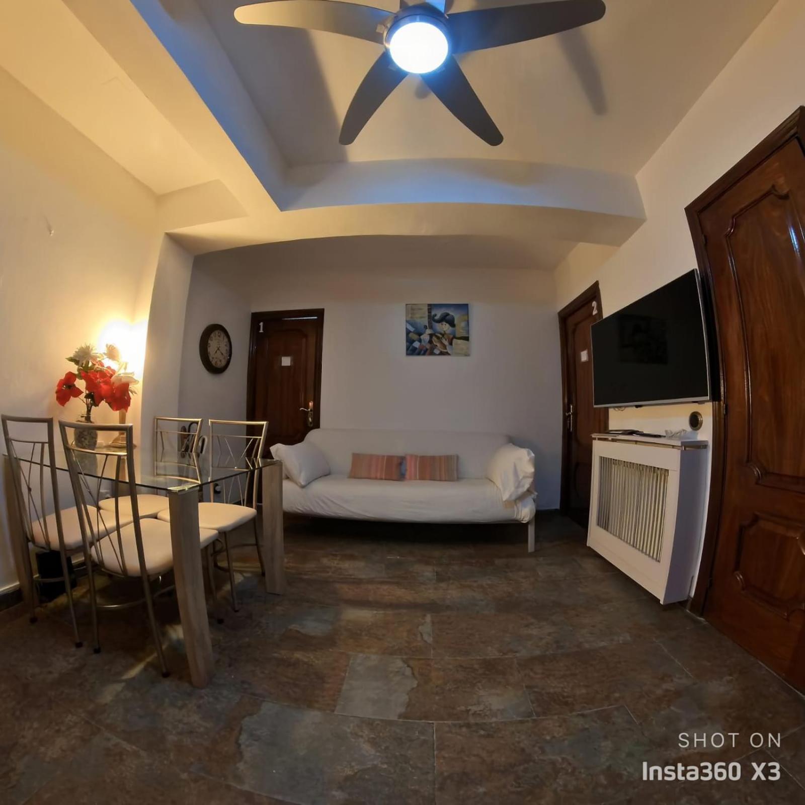 Habitaciones Individuales En Apartamento Madrid Exterior photo
