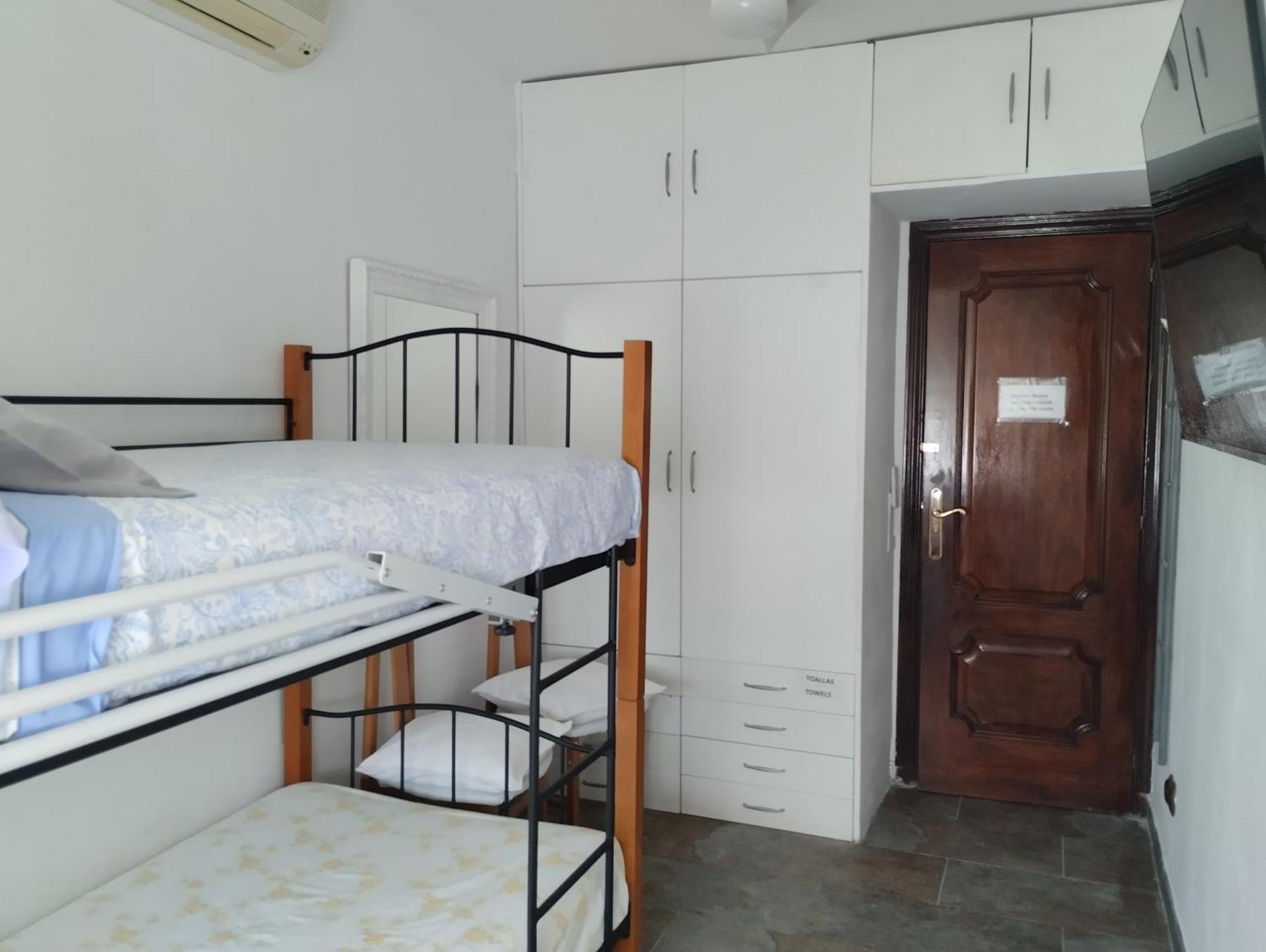 Habitaciones Individuales En Apartamento Madrid Exterior photo