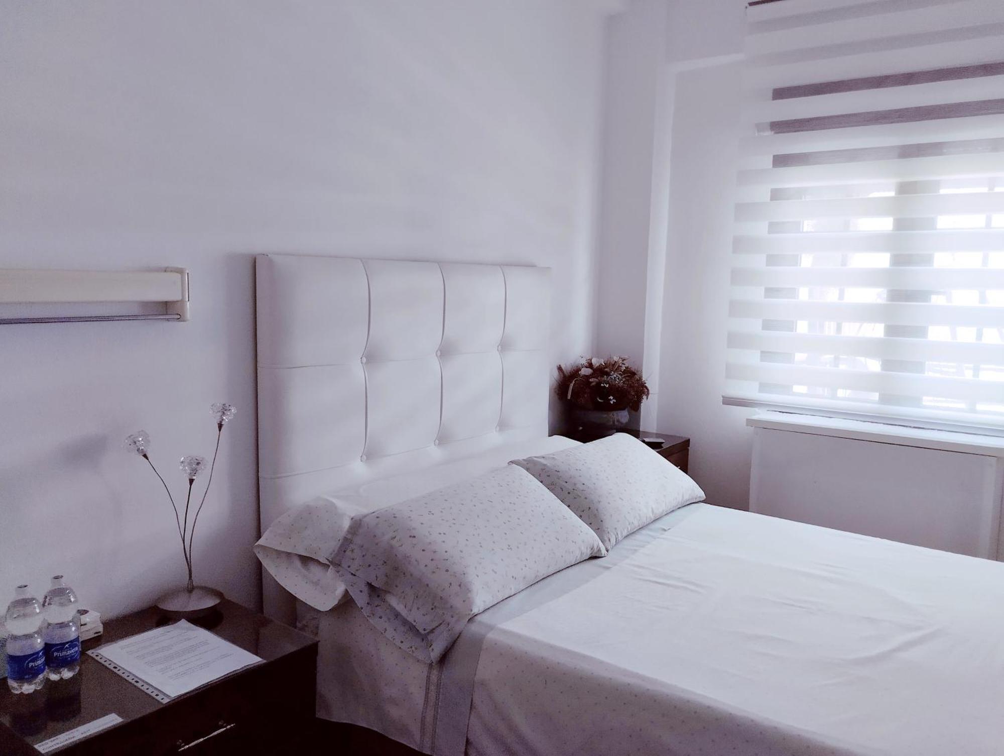 Habitaciones Individuales En Apartamento Madrid Exterior photo