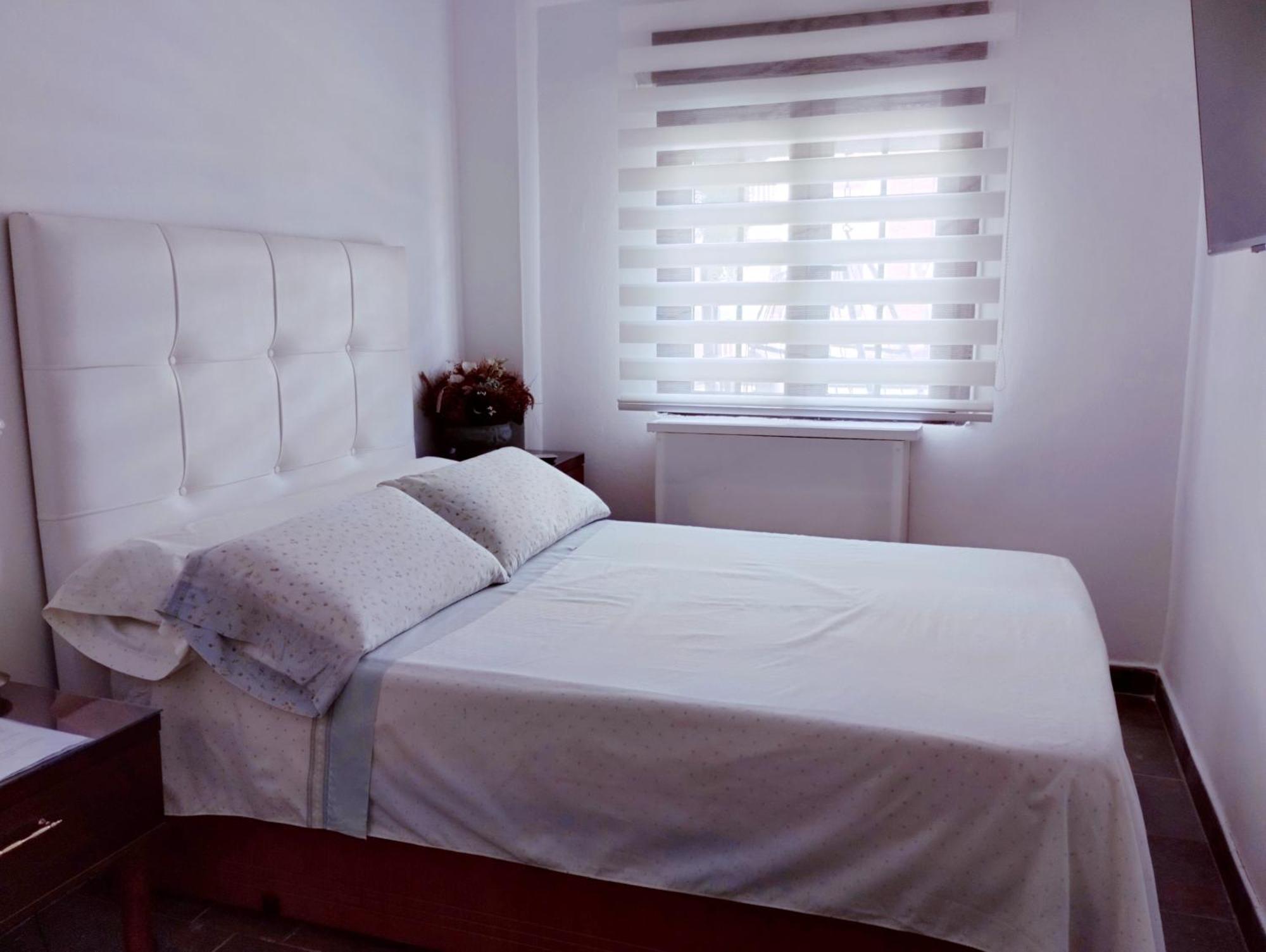 Habitaciones Individuales En Apartamento Madrid Exterior photo