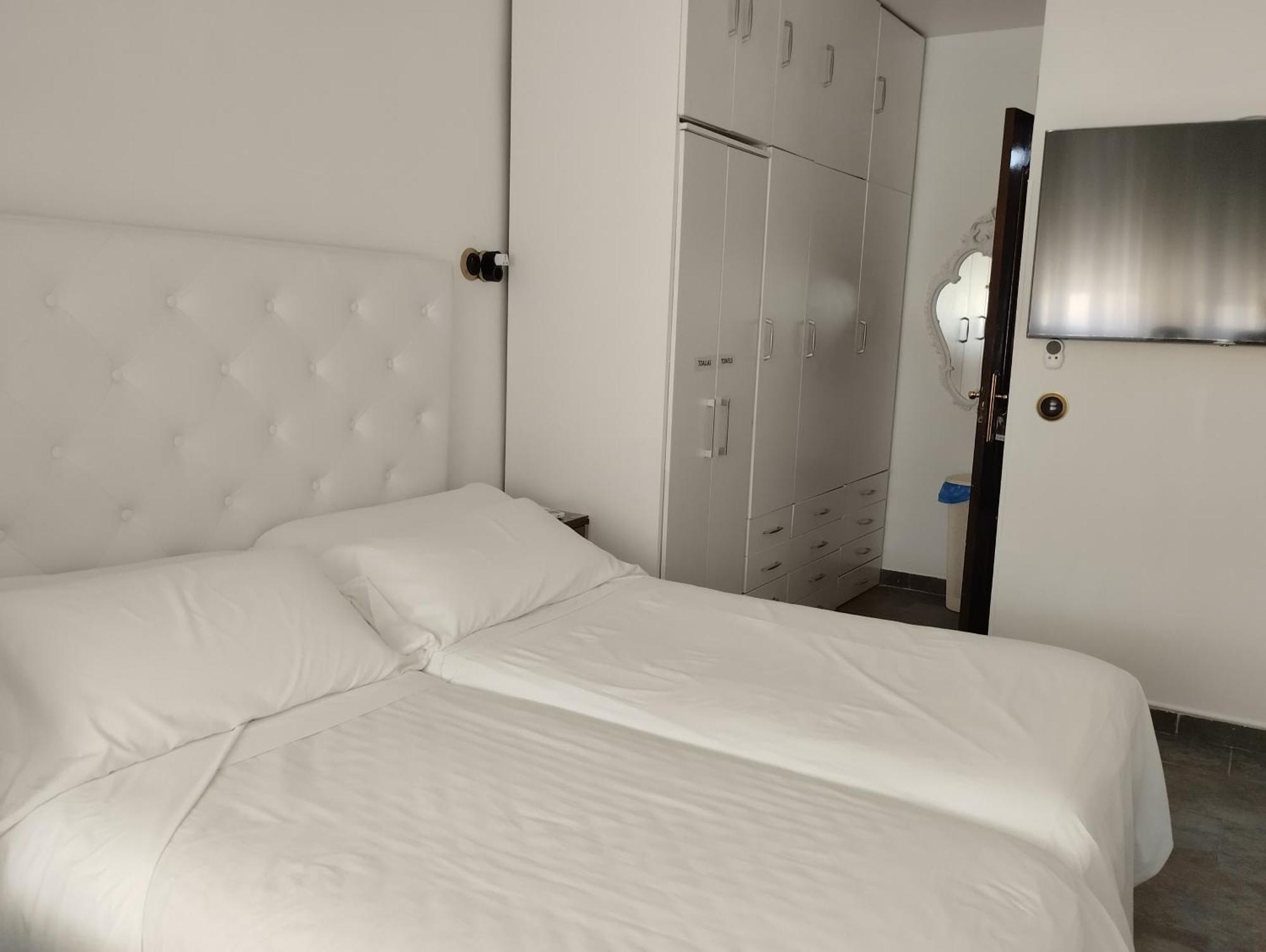 Habitaciones Individuales En Apartamento Madrid Exterior photo
