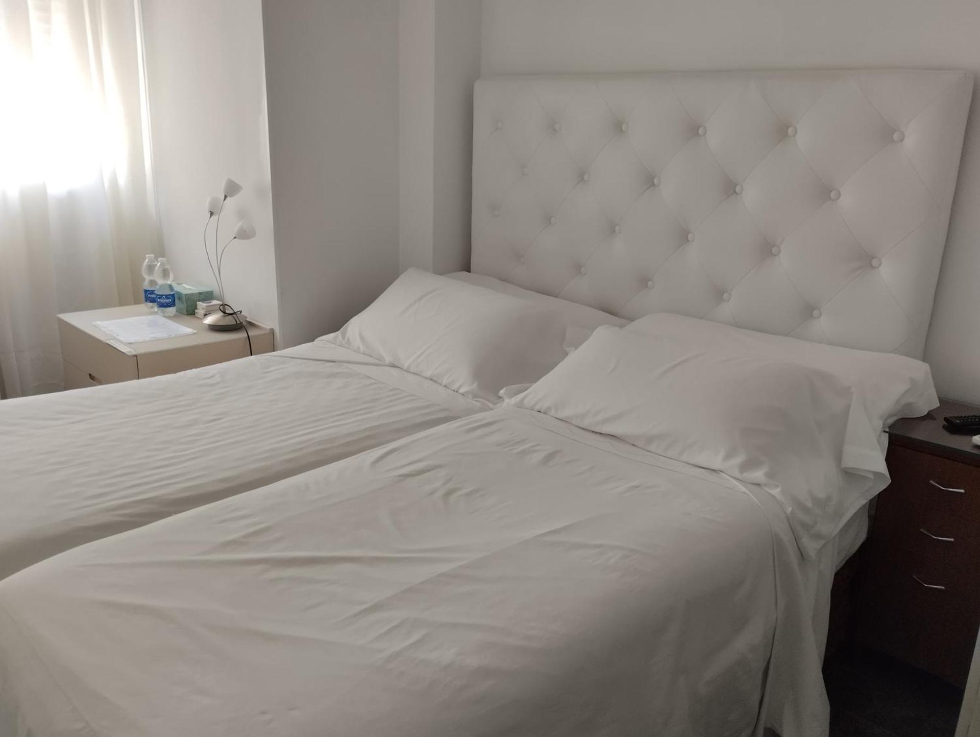 Habitaciones Individuales En Apartamento Madrid Exterior photo