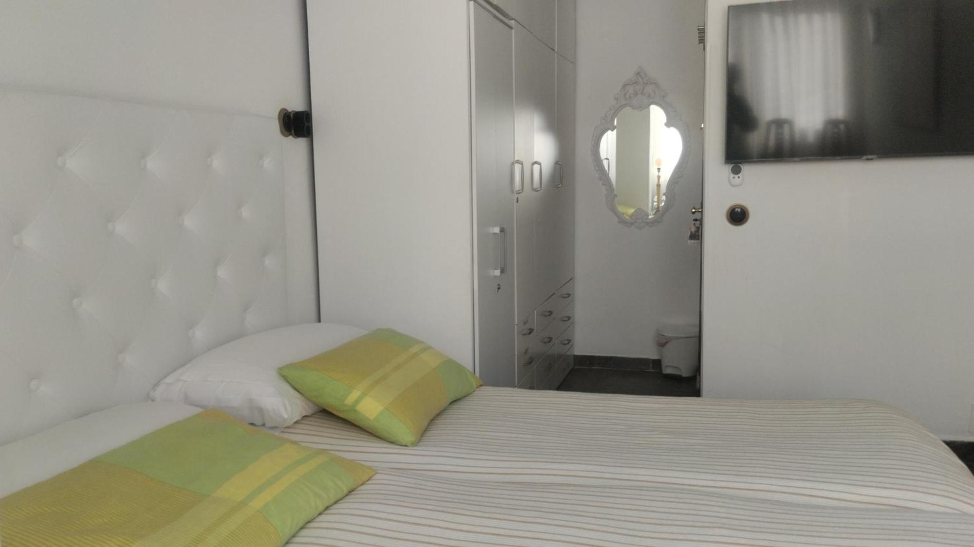 Habitaciones Individuales En Apartamento Madrid Exterior photo
