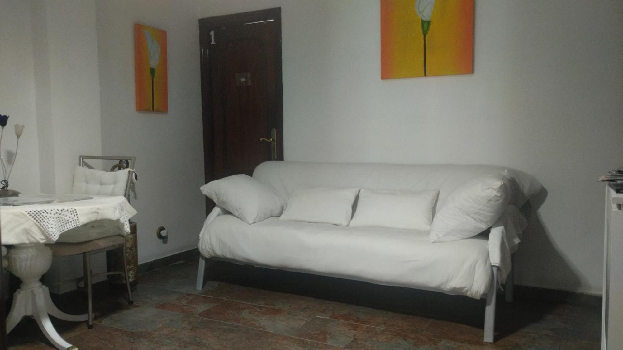 Habitaciones Individuales En Apartamento Madrid Exterior photo