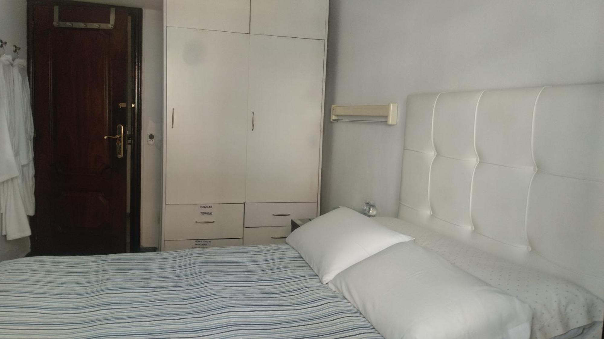 Habitaciones Individuales En Apartamento Madrid Exterior photo
